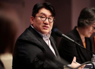 Polícia pede prisão do fundador de agência do BTS na Coreia do Sul por lucro ilegal de R$ 730 milhões