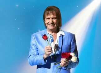Aos 85 anos, Roberto Carlos merece todas as flores em vida